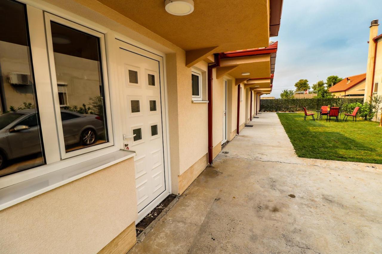 Simo Apartments Airport 波德戈里察 外观 照片