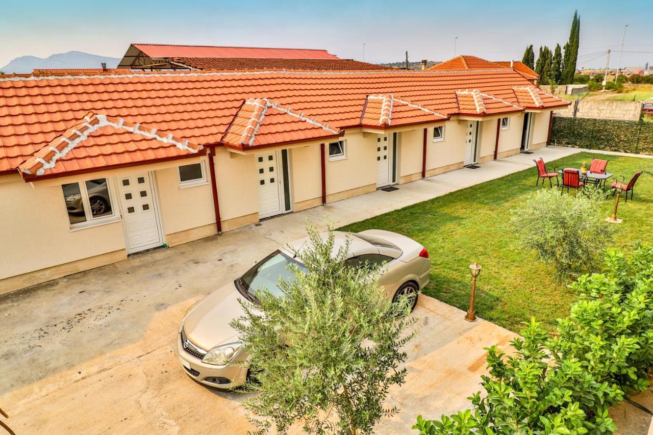 Simo Apartments Airport 波德戈里察 外观 照片